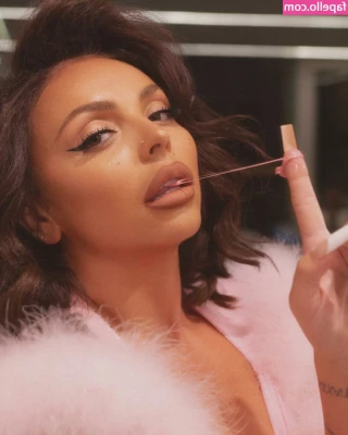 Jesy Nelson [ jesy-nelson ] - Topless in Jeans. 😘