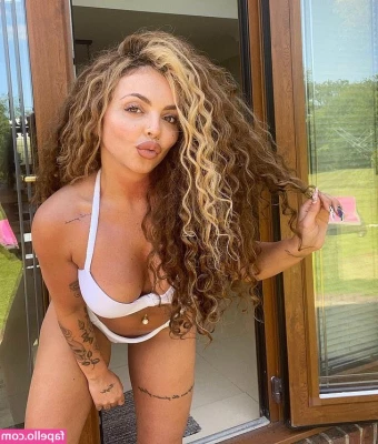 Jesy Nelson [ jesy-nelson ] - Anyone else get bored in traffic  act out of pocket part 1