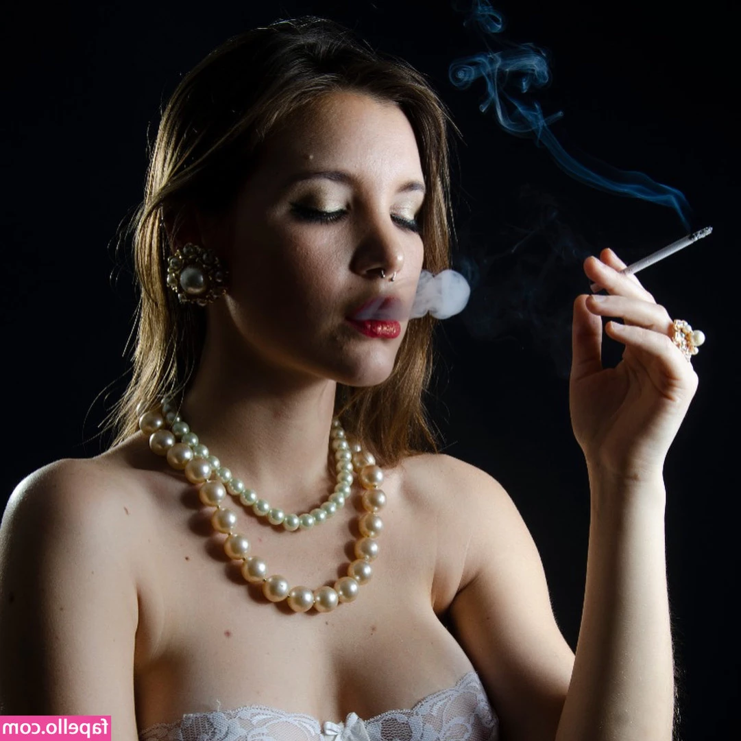 Florencia Decall [ florencia-decall ] - It s a  get really fucked up   and Listen to music kind of night  