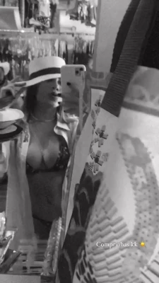 Gi Maia [ gi-maia ] - Even if you're Blue on Valentine's Day, I Hope my Big Bubble Butt