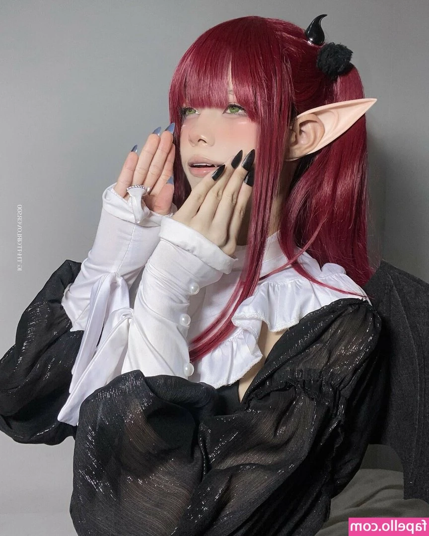 Vamp.car [ vamp-car ] - Are you going to join me on the bed? 💋