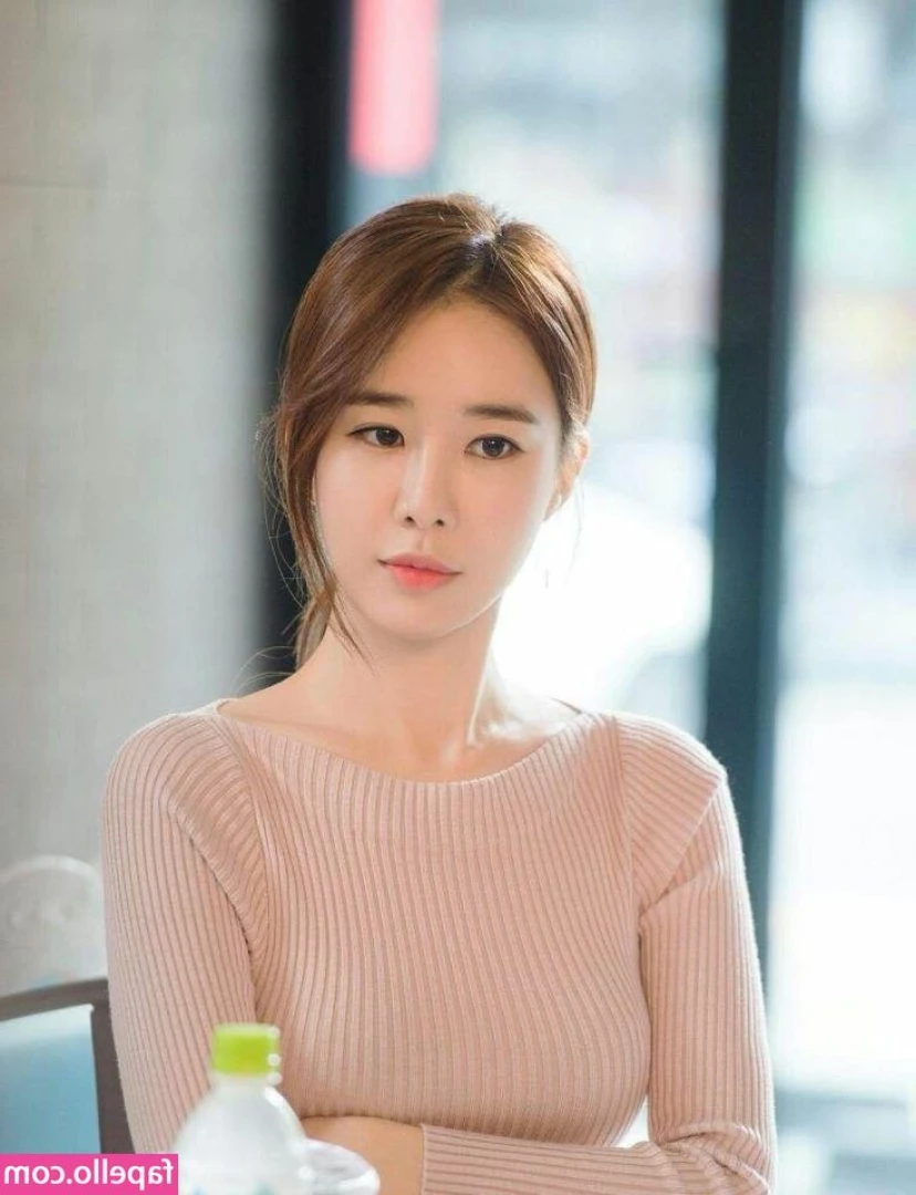 Yoo In Na [ yoo-in-na ] - I love a good accessory 😏🗝