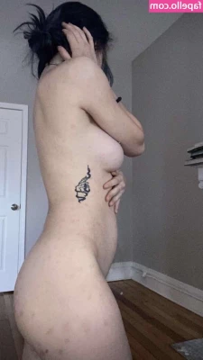 Radianttoilet - Harnesses make my cock throb even harder 😏💦🖤