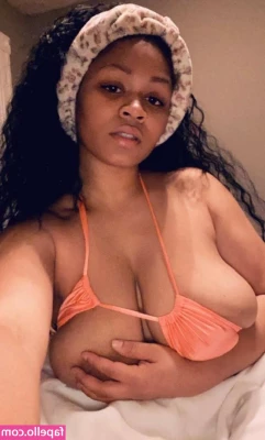 Ashley Zee [ ashley-zee ] - The bath made my pussy wet but my Hitachi made it wetter... stay
