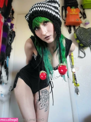 sourbunbun [ sourbunbun-1 ] - POV: You and your friends are watching TV but I am craving your