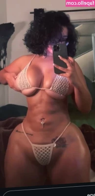Carmela Habibi [ carmela-habibi ] - Little quickie before bed
