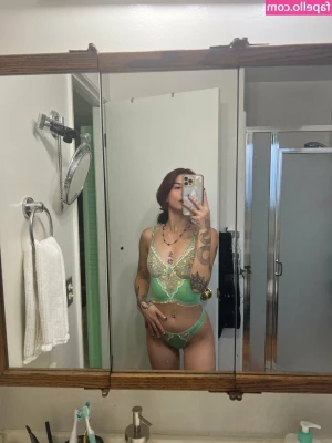 Coziebae - Had to snap this in my last cam show. Looked too good not too 😛💦