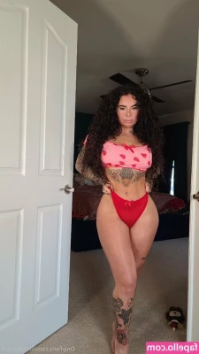 christymack - Spelling bee with Jinx! Don't be shy, swipe! 🥰🥰🥰