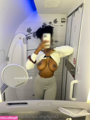 babylyraxxx - Morning wood? 😏🍑