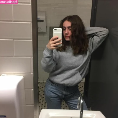 Rachel Sennott [ rachel-sennott ] - Check ur messages for more