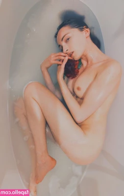 lacrima_mosa_model [ lacrima-mosa-model ] - what s your favorite kind of cupcake