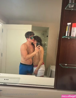 evanjakeof - I know how much you love the view from the back 🍑💦