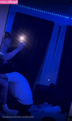 evanjakeof - Who likes stockings?