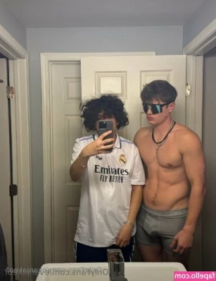evanjakeof - Need someone else to hold the leash any volunteers ? 😏