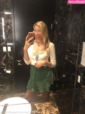 sweetlikestella - Now I am blindfolded and starting to guess the dicks