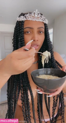 yagurlbubblez - bro what do people even put for captions hello ?? 🙄