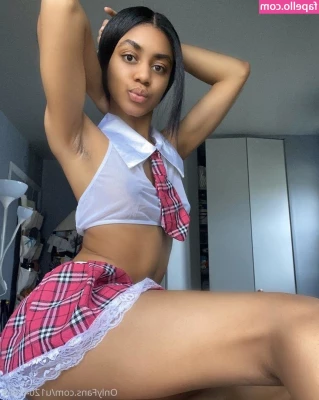 Mamasotaali - Ready for valentines with red toes and sexy ambiance