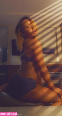 Sexiisuzzie - Sometimes my hubby has to watch