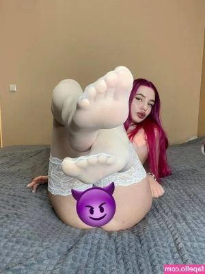 _k_kisssa [ k-kisssa ] - Mama got thick but still can ride that dick