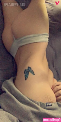 Tori_Chapman [ tori-chapman ] - I Attract a Lot of Attention when I Walk Around in Micro Shorts