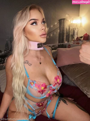 cristaxoxo - Gotta love when you re with friends and then after dinner   one just