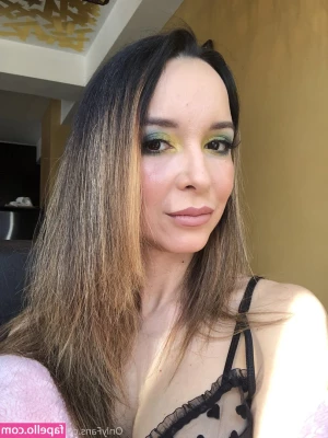 francysbelle - Dinner with a friend 🥗🍷Do you see your friends often?