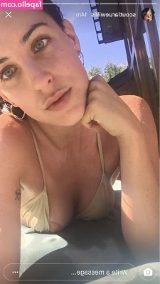 Scout Willis [ scout-willis ] - Your face looks like a nice seat ;)