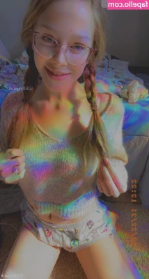 Lilly Spunk [ lilly-spunk ] - Look! It's a rare no makeup, unedited Maddie! Also I'm completely