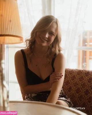 LisaKueppers - Tip this post 5 for a explosion of pussy on your inbox