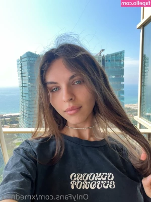 Vika Mednis [ vika-mednis ] - Lonely quiet night... Hit me up with a dm and lets see how much fun
