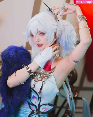 Charechii - finger my pretty pussy for me? 🥰
