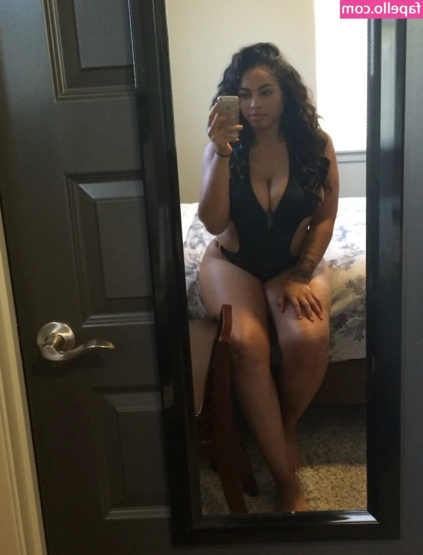 Lipstickthvg - Are you naughty or nice? 😌 tip$10 for a naughty view!