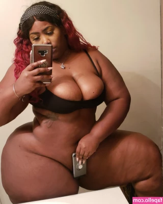 Chrisycurves - i know you wanna see more....🤭