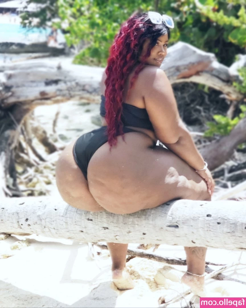 Chrisycurves - riding my dildo live on cam :) try to come make it to my shows, guys!