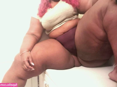Chrisycurves - Quieres ver más    contenido explicito a la venta por dm