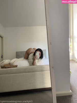 Goddess Trinity [ goddess-trinity ] - if you really eat ass, this one goes out to you 😘