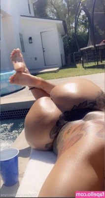 Black_chyna [ black-chyna ] - I m hot  I m burning with desire and only you can help me