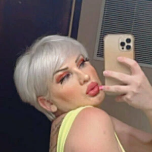 Zoe Wild XX