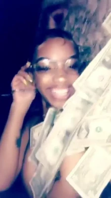 Rozay Molly [ rozay-molly ] - Will you be my Valentine? 😍🥺