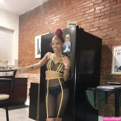 Rozay Molly [ rozay-molly ] - Oh hii