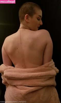 nonbinary-bitch - Lounging around