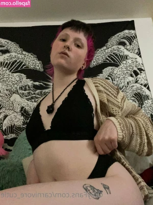 carnivore_mutt [ carnivore-mutt ] - Make me squirt all over this couch please?