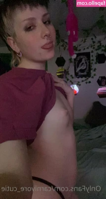 carnivore_mutt [ carnivore-mutt ] - C'mon, you know you want to slide that cock in between these big tits