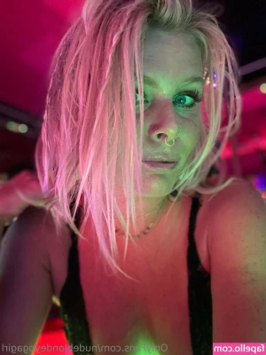 nudeblondeyogagirl - can i replace this with your dick