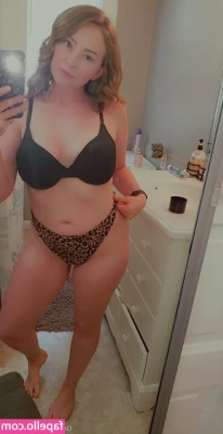 lexiz606 - Hey peeps  tonight is feet pics    Painting my nails atm  And photos