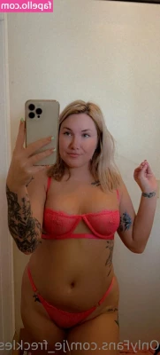 Je_Freckles [ je-freckles ] - Sexy red on my holiday💋