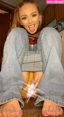 princesskittyfree - Harleys on the floor, undressing... what do you do?