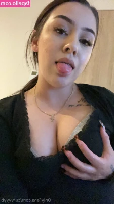 curvvyyb - PUBLIC RESTROOM PLAY   I couldn t wait until I got home and I filled