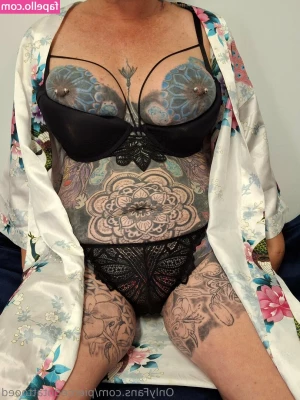 piercedntattooed - Did anyone order a handy woman   I can do all sorts of jobs