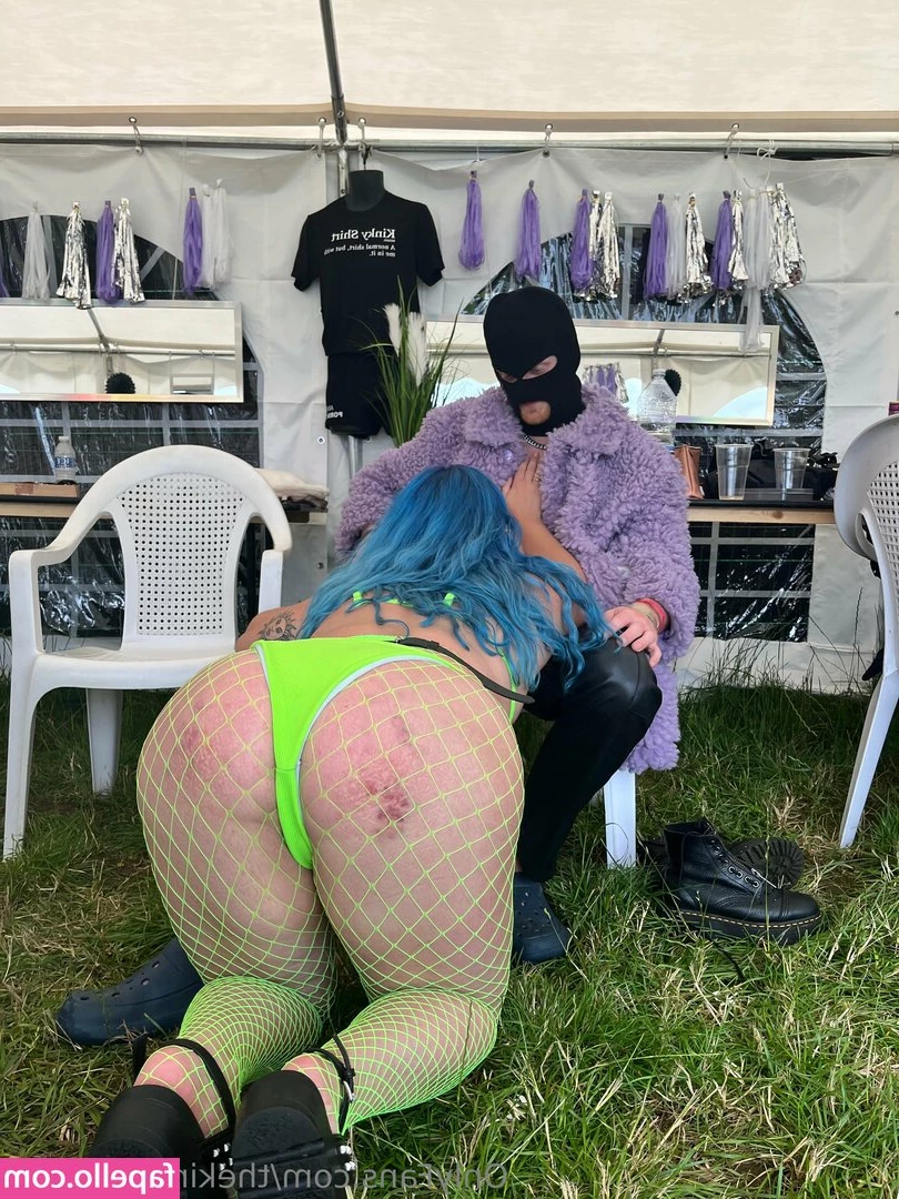 thekinkywitch93 - I really need some foot worship